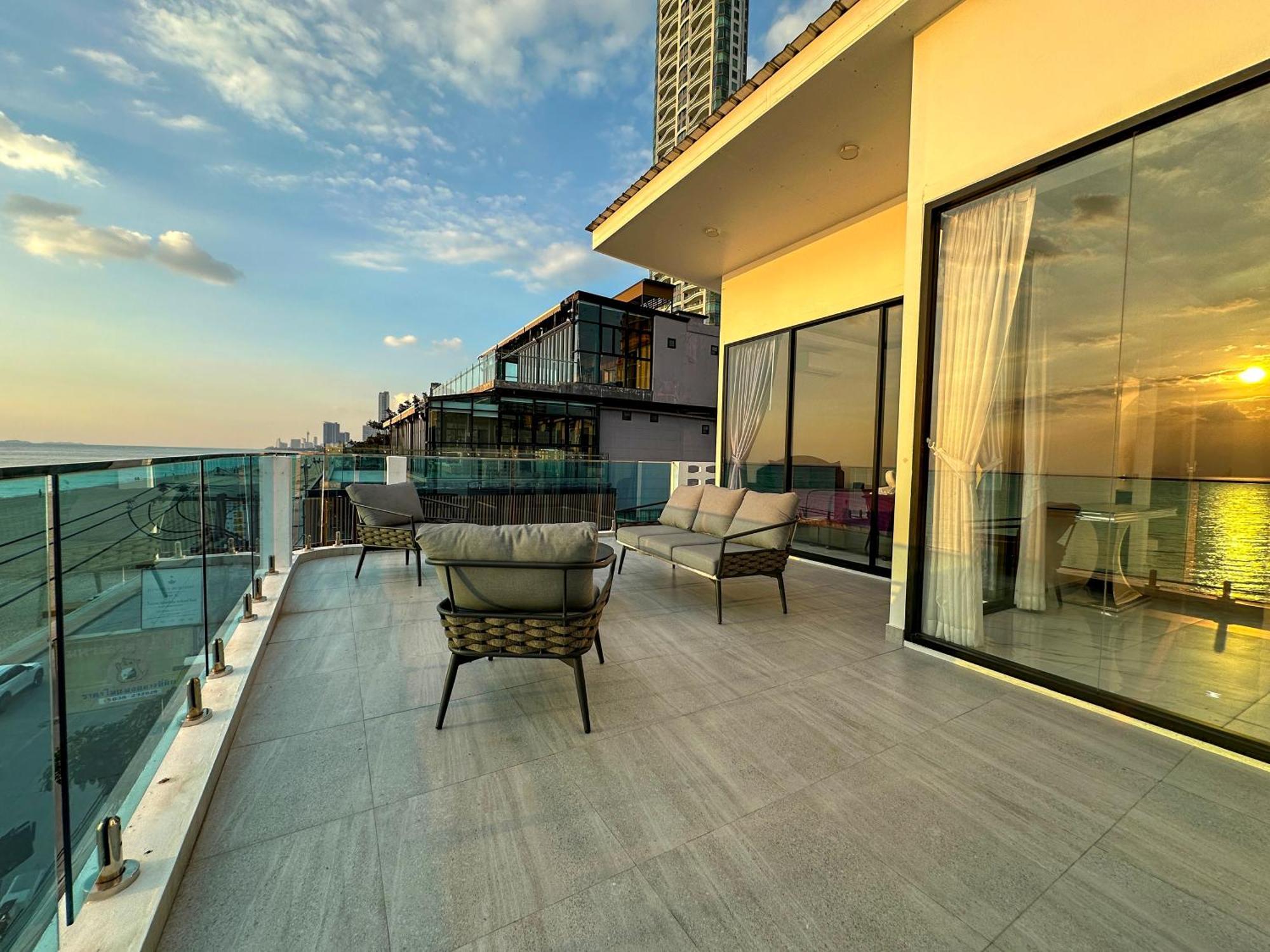 Stunning Beachfront View Luxurious Apartment 40 Джомтьен Экстерьер фото