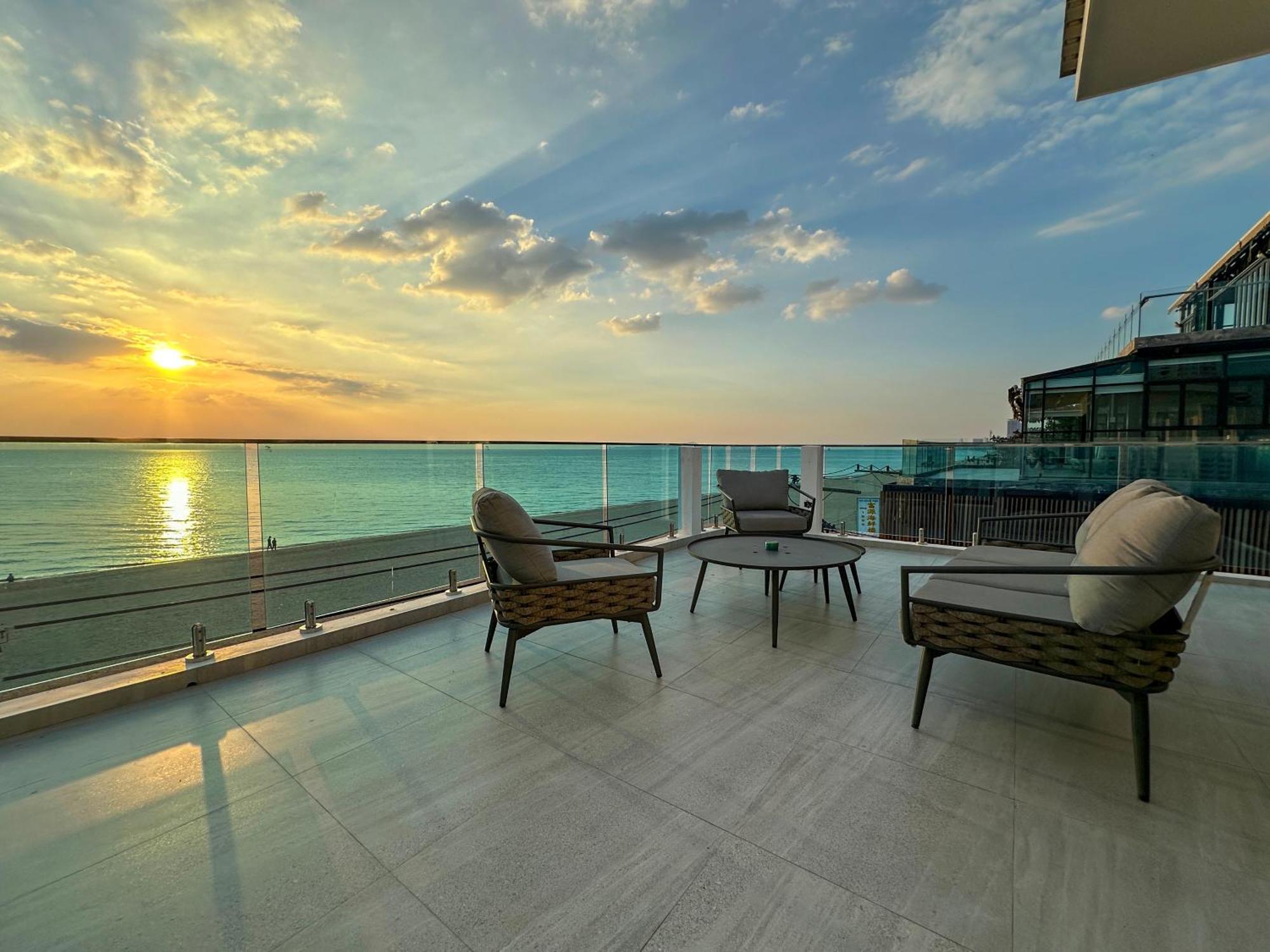 Stunning Beachfront View Luxurious Apartment 40 Джомтьен Экстерьер фото