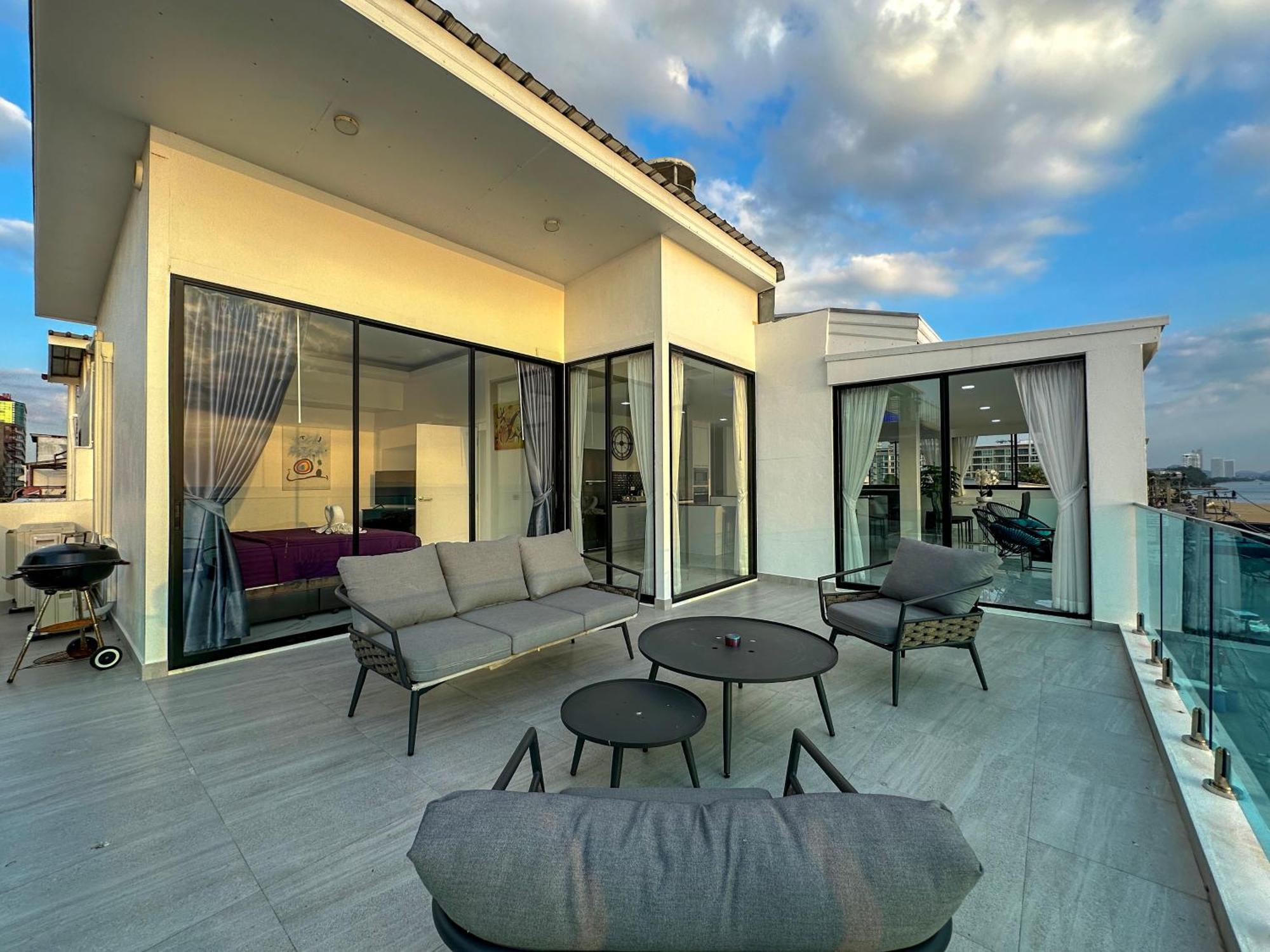Stunning Beachfront View Luxurious Apartment 40 Джомтьен Экстерьер фото
