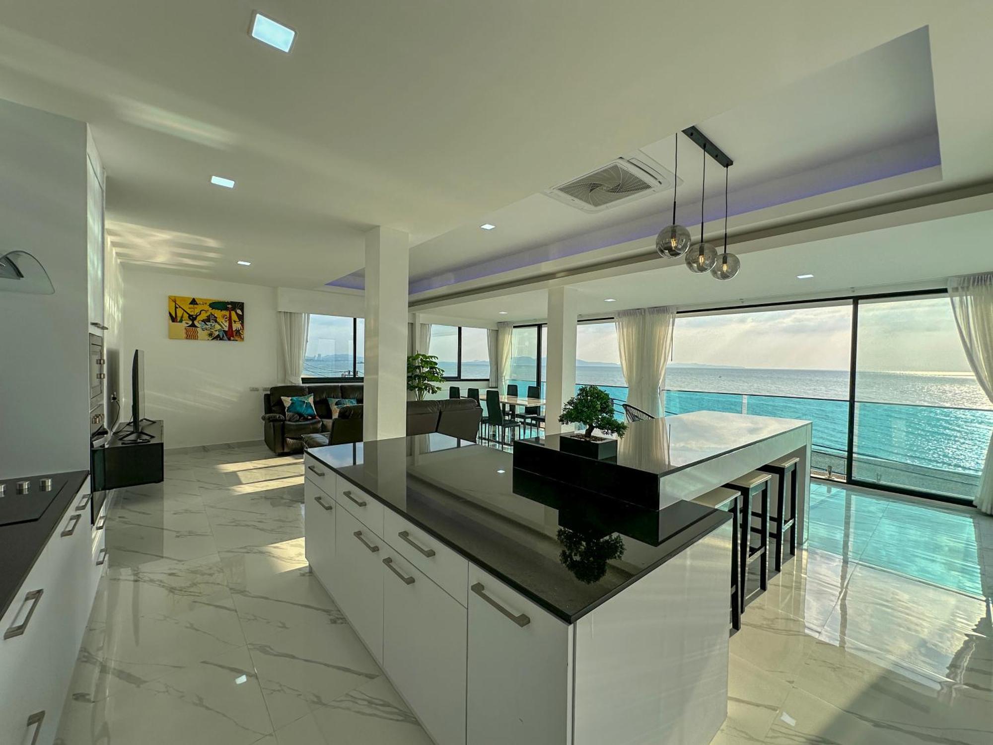 Stunning Beachfront View Luxurious Apartment 40 Джомтьен Экстерьер фото
