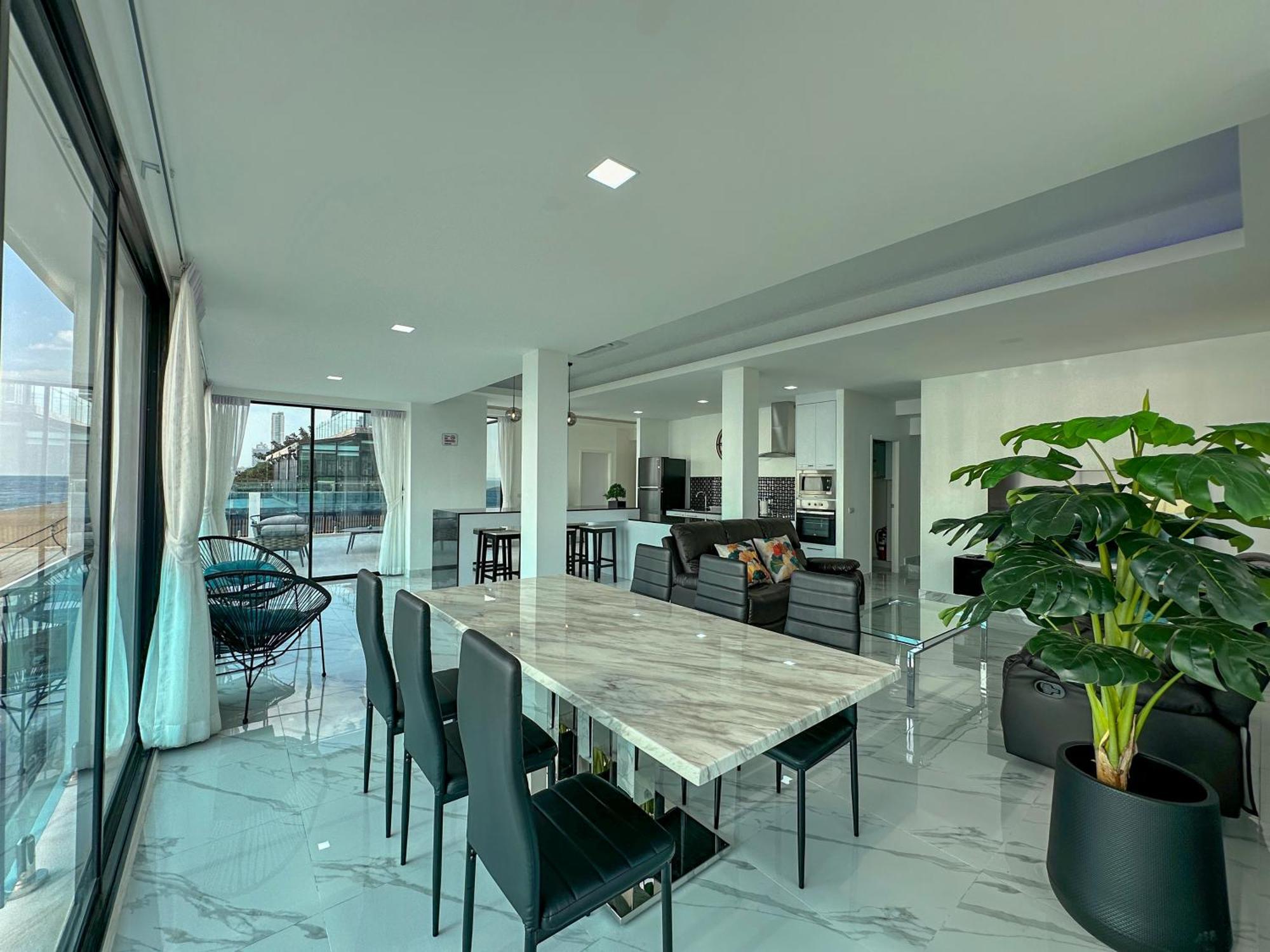 Stunning Beachfront View Luxurious Apartment 40 Джомтьен Экстерьер фото